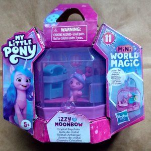 NEW: My Little Pony, mini World Magic, IZZY MOONBOW, playset Crystal Keychain